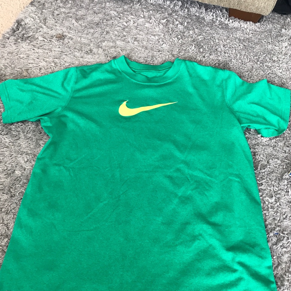 Nike shirt size youth large
